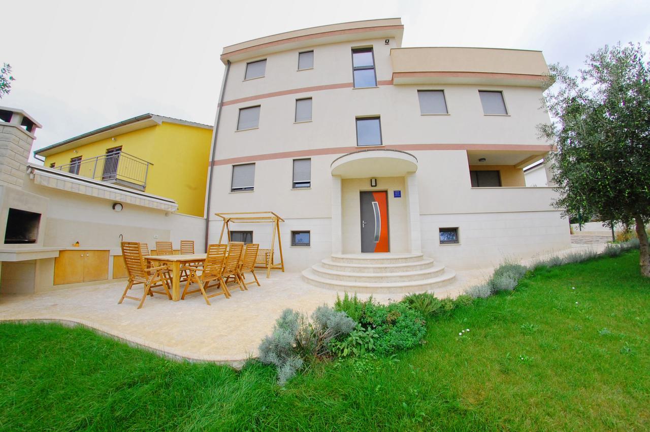 Apartment Nelkas *